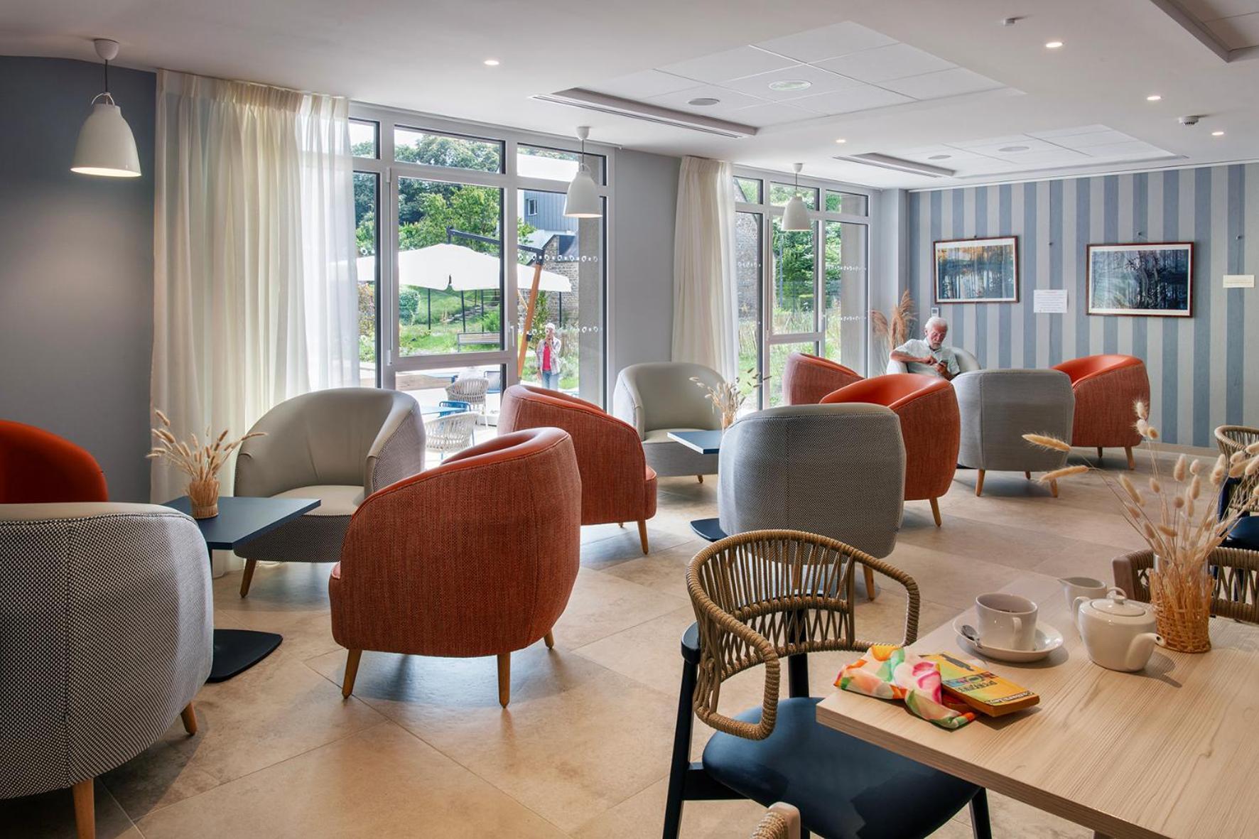 Residence Services Seniors - Domitys Les Jardins D'Ahna Dinan Buitenkant foto